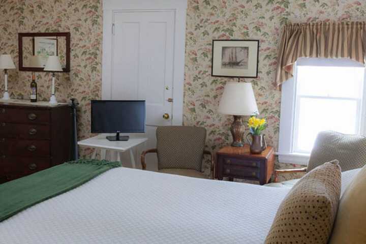 Dockside Guest Quarters & Restaurant