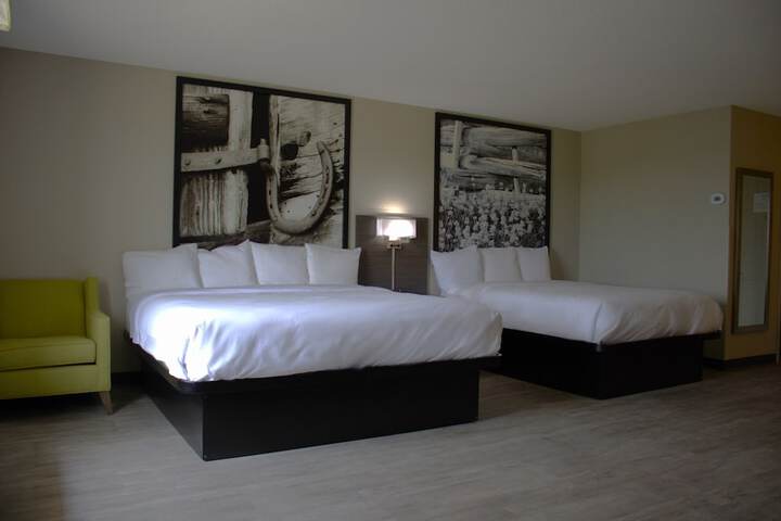 Boarders Inn & Suites