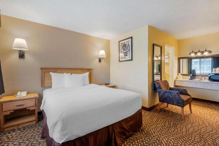 Turquoise Inn and Suites Cortez near Mesa Verde