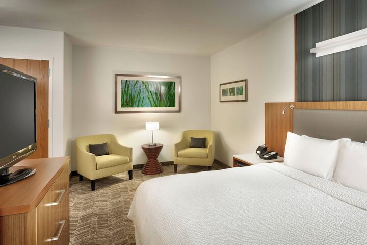 Room 11 of 28