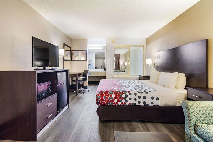 Room 13 of 36