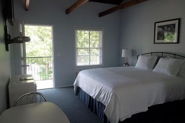 Room 5 of 11