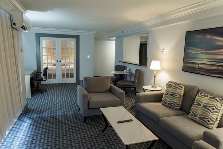 Room 120 of 242