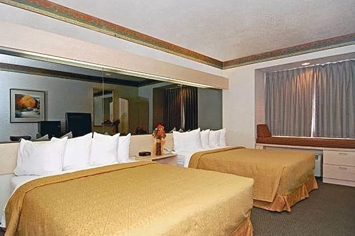 Room 28 of 41