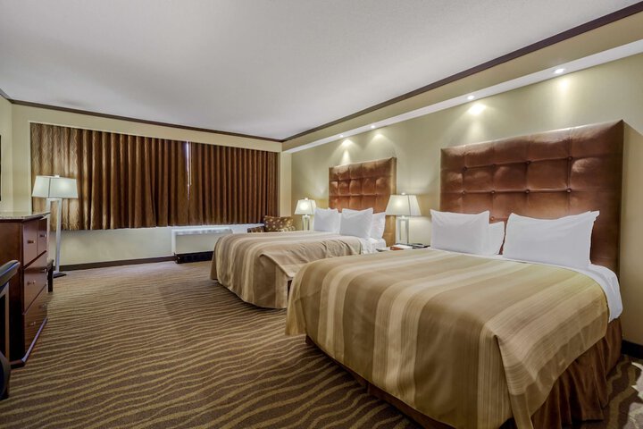 Best Western Premier Denham Inn & Suites