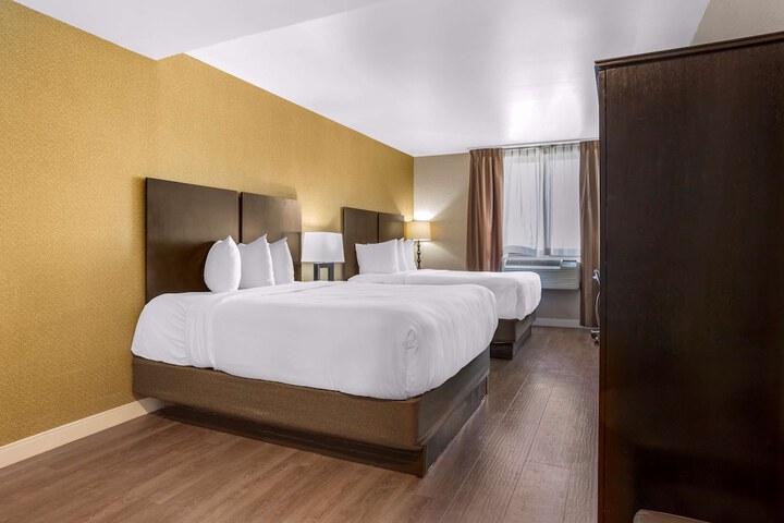 Best Western Plus Plaza Hotel