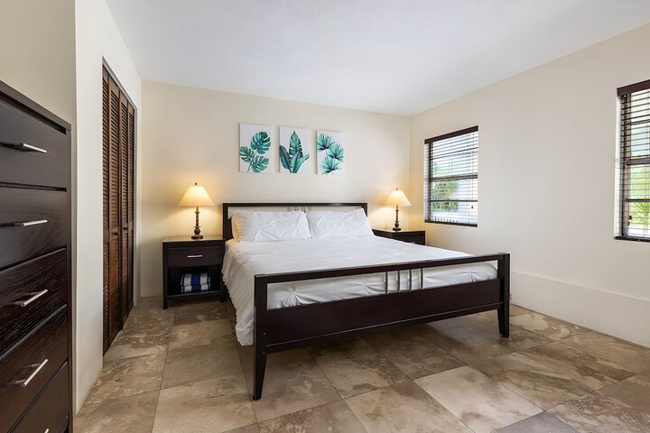 Room 32 of 46