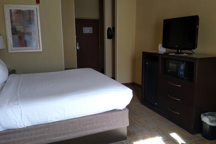 Holiday Inn Express Hotel & Suites PERRY by IHG
