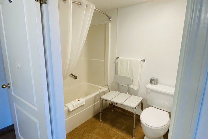 Super 8 by Wyndham 100 Mile House