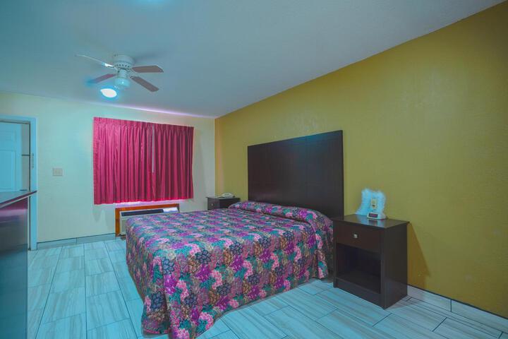EXECUTIVE INN AND SUITES