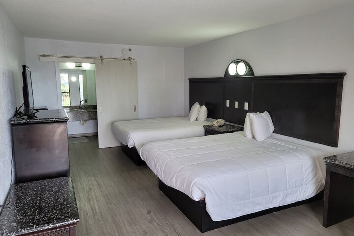 Room 9 of 10