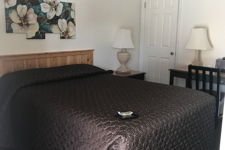 Rustic Inn Motel