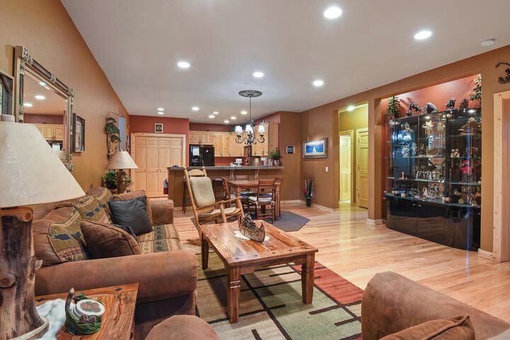 Crystal Charm Amazing 3 BDR Condo Close to Beaches Casinos, & Skiing!