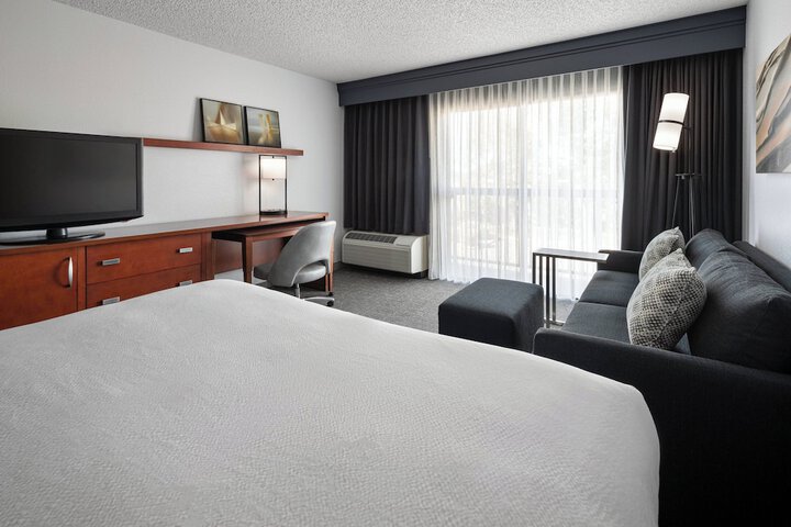Room 9 of 27