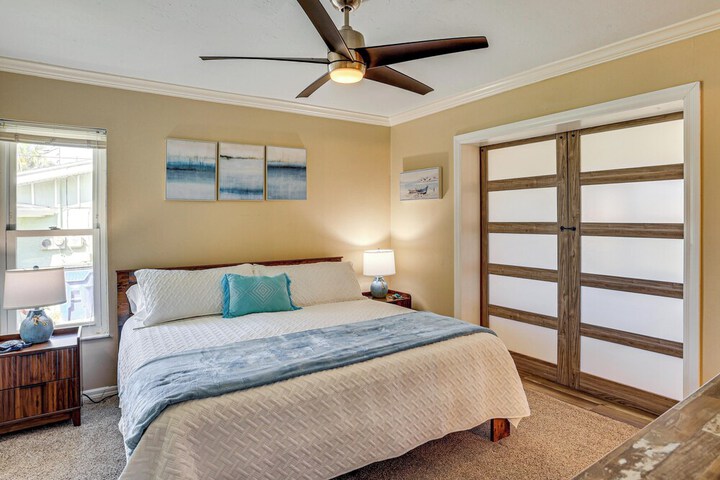 Waterfront Lake Placid Escape w / Dock & Lanai