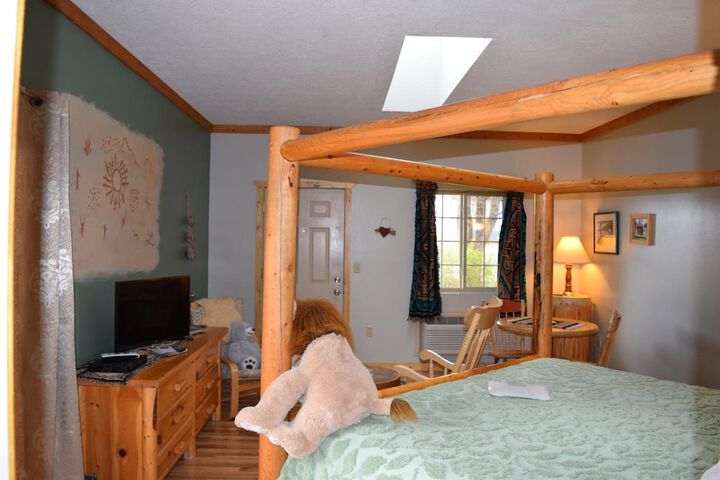 Room 13 of 33