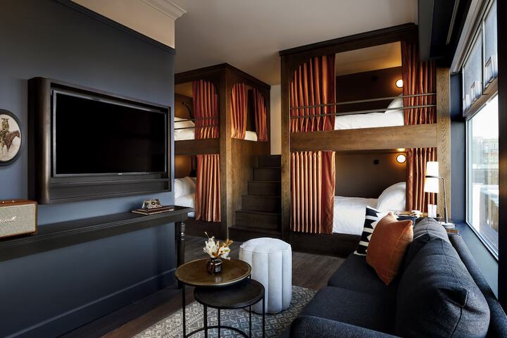 Room 4 of 40