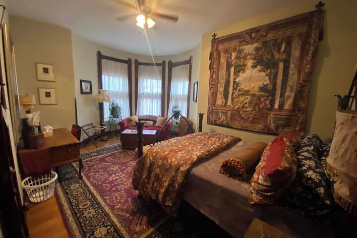 Vineyard Mansion & Carriage House Bed & Breakfast