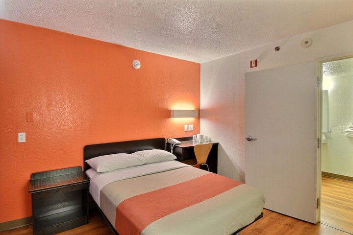 Room 28 of 30