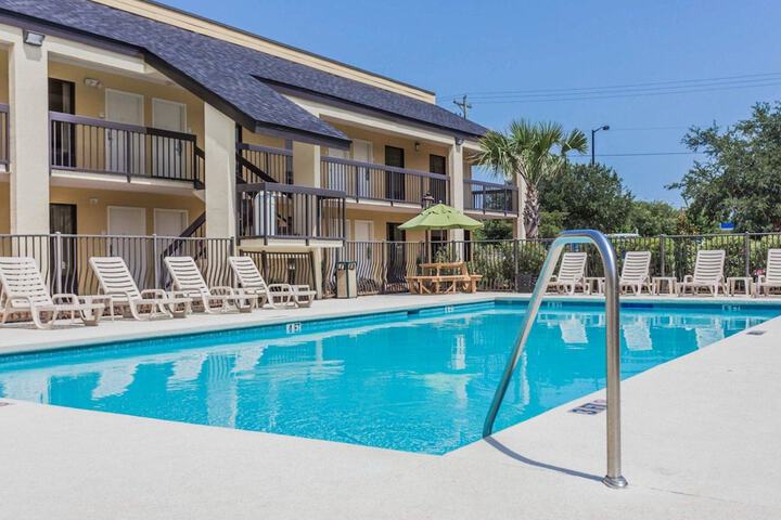 Pool 4 of 38