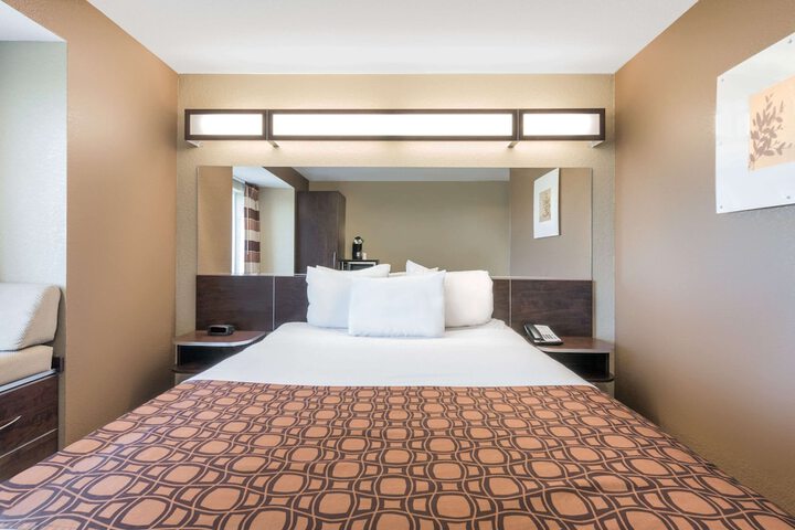 Room 18 of 26