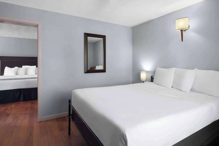 Room 12 of 25