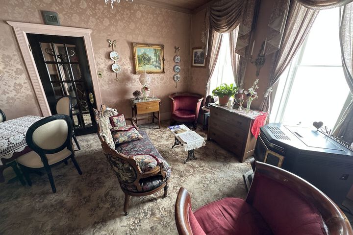 Room 28 of 74