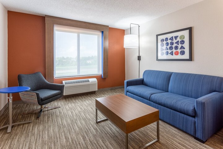 Holiday Inn Express & Suites OFallon / Shiloh by IHG