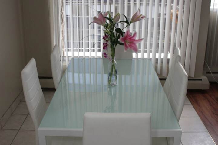 Room 10 of 25