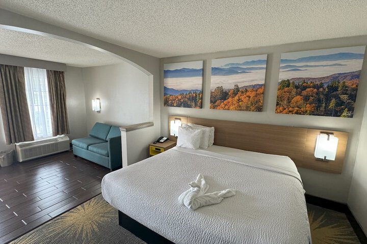 Room 8 of 28