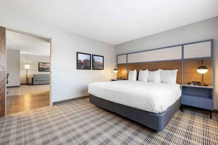 AmericInn by Wyndham Valley City - Conference Center