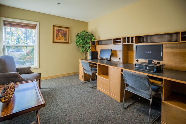 Business Center 29 of 35