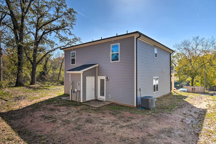 Greer Getaway w / Smart TV 1 Mi to Dtwn!