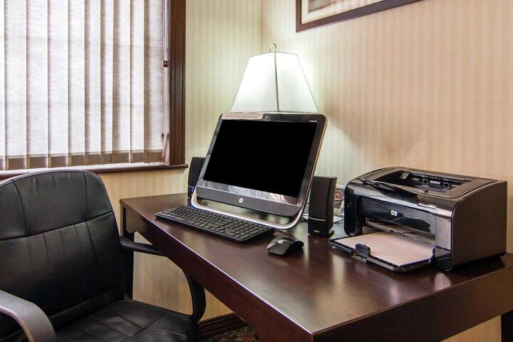 Business Center 104 of 107
