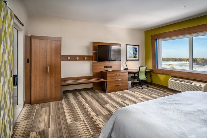 Holiday Inn Express & Suites Brandon by IHG