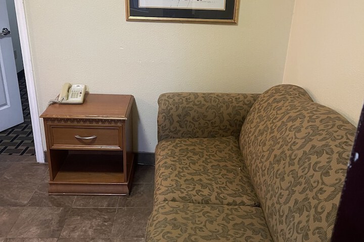 Room 40 of 48