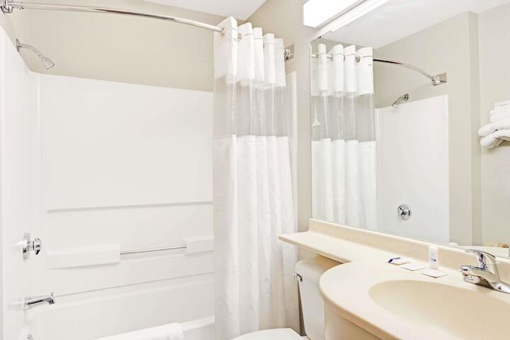 Microtel Inn & Suites by Wyndham Urbandale / Des Moines