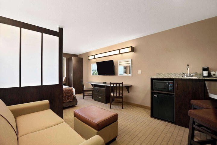 Room 9 of 30