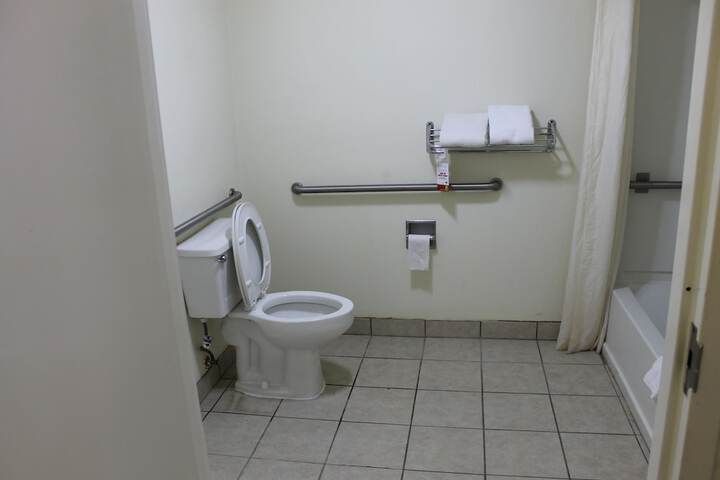 Room 18 of 25