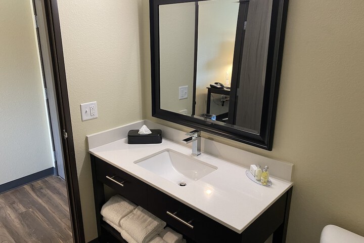 Room 25 of 46
