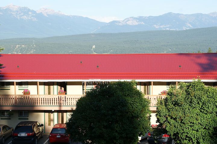 Rocky Mountain Springs Lodge