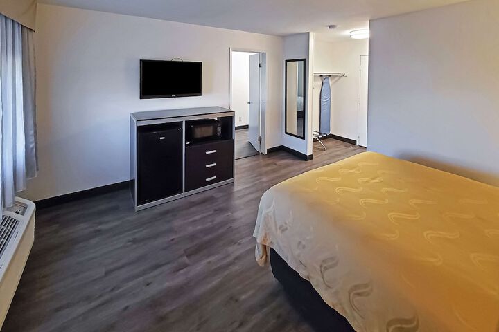 Room 16 of 64