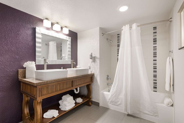 Room 14 of 60