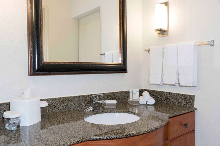 Homewood Suites by Hilton Indianapolis-Airport / Plainfield