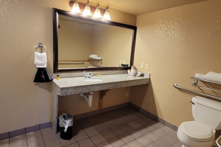 Best Western Plus Bayshore Inn