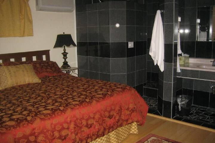 Room 18 of 18
