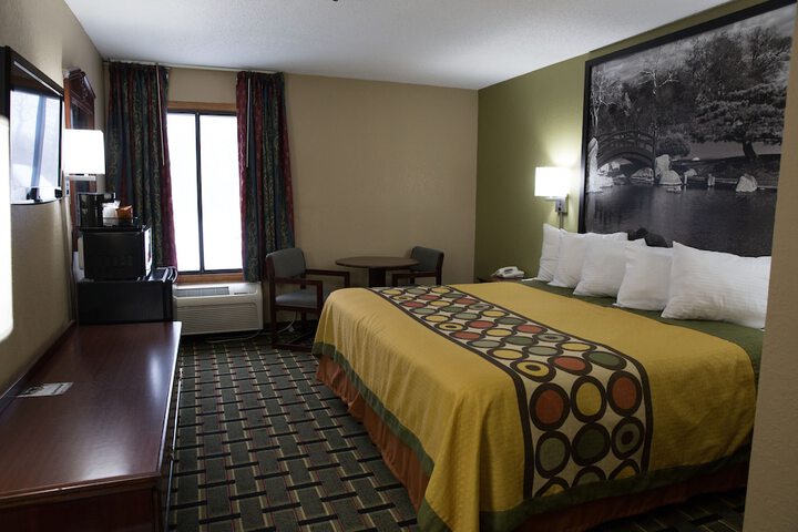 Econo Lodge Canton North