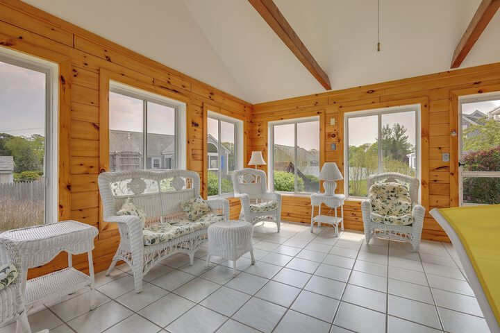 1 Mi to Beach: Quiet West Dennis Escape w / Sunroom