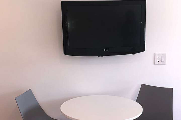 Room 10 of 32