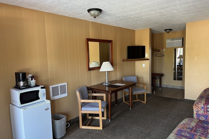 Room 136 of 443